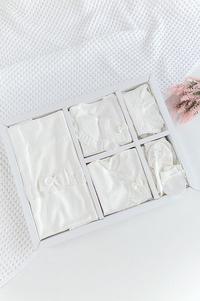 Babymod 10-Piece Patterned Scalloped Baby Girl Hospital Discharge Set