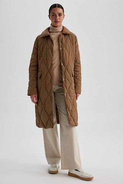 DeFacto Wasserdichter, gesteppter, langer, dünner Parka mit Relax-Fit-Passform A1937ax23au