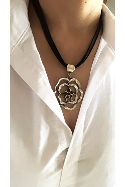 by özllem Siyah Deri Tasarım Çiçek Kolye