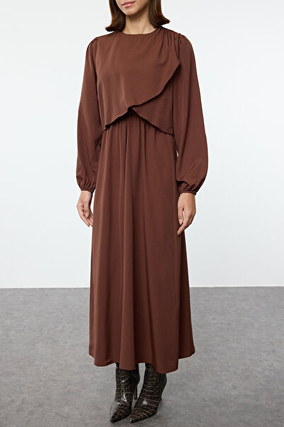 Trendyol Modest Hnědé tkané šaty s peprným detailem - TCTAW25EB00083