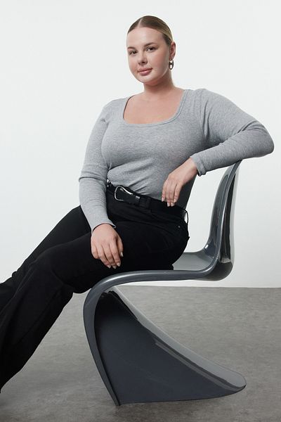 Trendyol Curve Graue Strickbluse in Übergröße – U-Boot-Ausschnitt, Camisole TBBAW25AF00018