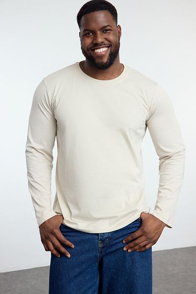 Trendyol Collection Plus Size Slim Fit T-Shirt mit Rundhalsausschnitt – TMNAW25BF00007