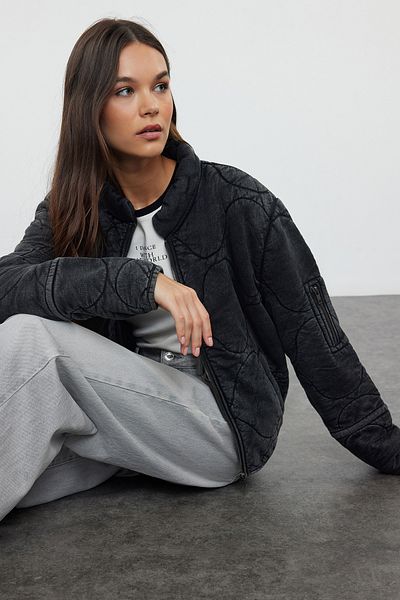 Trendyol Collection Übergroßer, anthrazitfarbener, gesteppter Baumwollmantel – waschbar, aufblasbar, TWOAW25MO00137