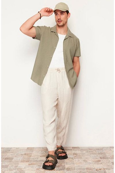 Trendyol Collection Grünes Sommerhemd mit Apache-Kragen - Regular Fit TMNSS23GO00105