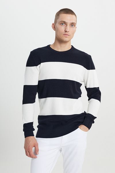 AC&Co / Altınyıldız Classics Herren-Strickpullover mit Rundhalsausschnitt und normaler Passform in Marineblau und Ecru