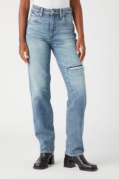 WRANGLER Mom Straight Tinted Wash - Plochý střih Single Shoes