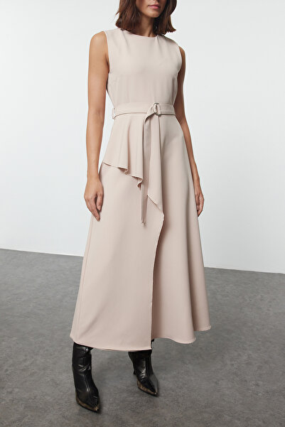 Trendyol Modest Μπεζ υφαντό φόρεμα Gilet - Αμάνικο με ζώνη και λεπτομέρεια μπροστά TCTAW25EB00088