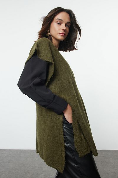 Trendyol Modest Strickpullover - Khakifarbenes Kettenaccessoire, TCTAW25UV00013