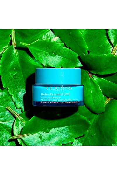 Clarins Brightness Increasing -50 ml Day Cream: Moisturizing and Plumping for Dry and Normal Skin