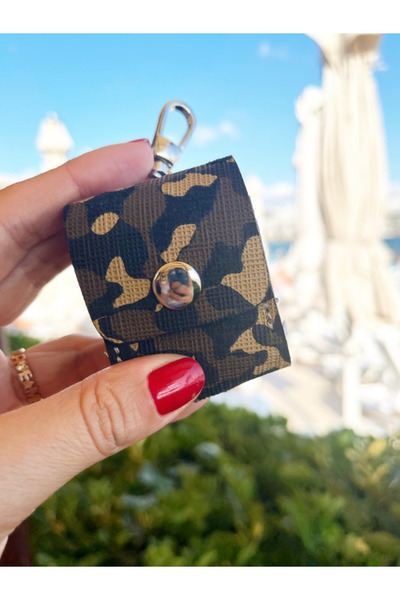 Pinkylola حافظة Airpod من الجلد الطبيعي المموه من Miniaturebeybi - حقيبة صغير...