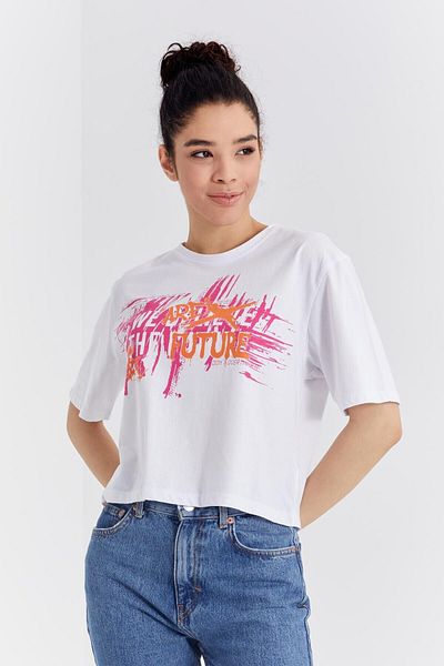 TOMMY LIFE Γυναικείο μπλουζάκι Oversize σε λευκό χρώμα με τυπωμένο κείμενο O λαιμό - 97212