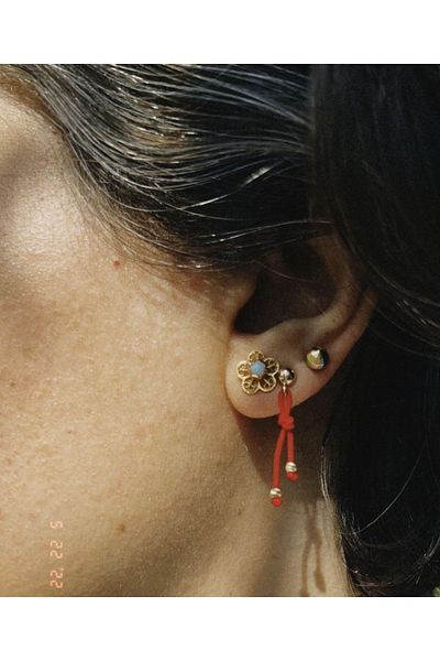 Black Beads Accessory حلق حبل أحمر مع دوريكا