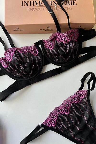İntive Lingerie Σετ σουτιέν Rita Black Tulle με ροζ σχέδιο στρινγκ