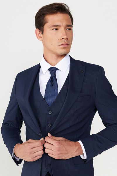 ALTINYILDIZ CLASSICS Navy Blue-Black Slim Fit Men's Suit - Swallow Collar, Checked Woolen Vest