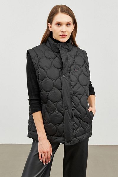 River Club Women's Onion Pattern Quilted Black Vest