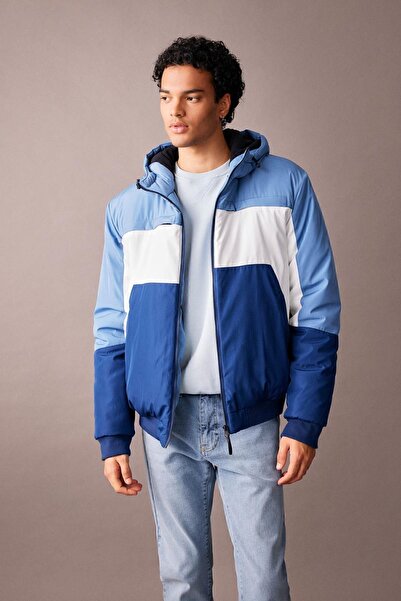 DeFacto Su Itici Slim Fit Renk Bloklu Kapüşonlu Polar Astarlı Fermuarlı Cepli Mont N4530az23au