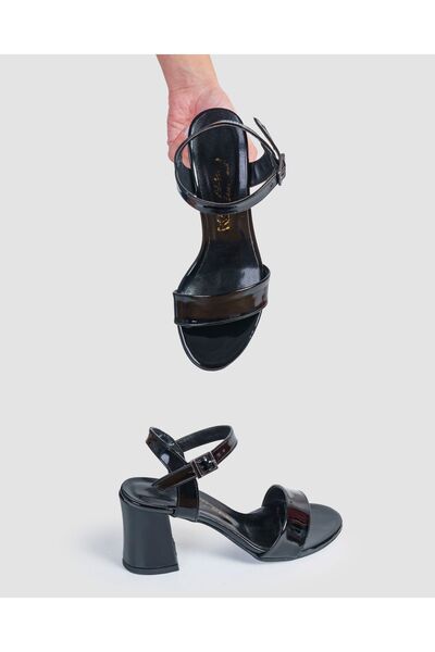 Ayalbuzenne siyah rugan  tek ban  sandalet