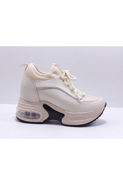 Guja 24K300-2 - حذاء رياضي بنعل عريض وتفاصيل حجرية (مقاس 1 - صغير)