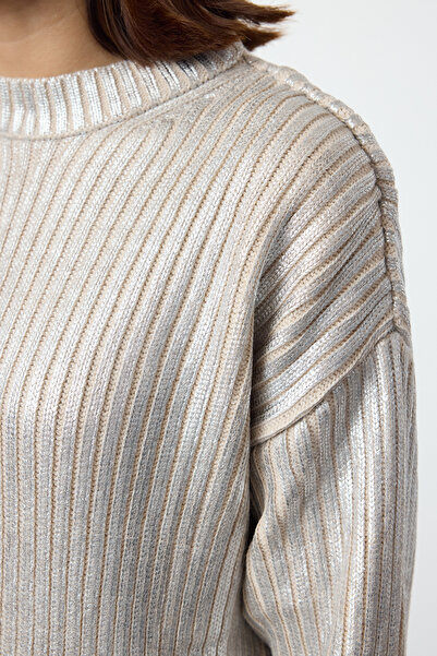 Trendyol Modest Pletený stříbrný fóliový svetr - TCTAW25AK00037