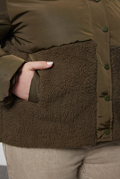 Trendyol Curve Khaki Color Blocked Plush Detailed Coat -RegularFit Tbbaw25aw00013
