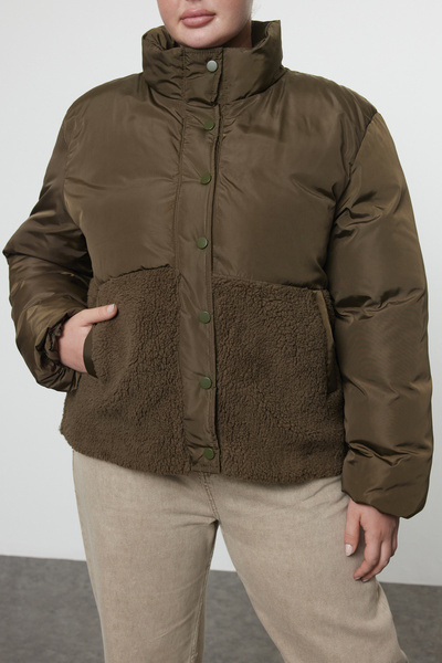 Trendyol Curve Khaki Color Blocked Plush Detailed Coat -RegularFit Tbbaw25aw00013