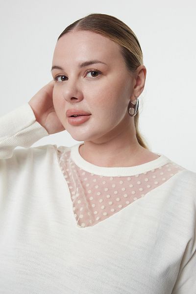 Trendyol Curve Pletený svetr Off Shoulder Ecru - Tyl Detailed TBBAW23AN00185