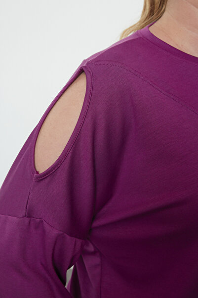Trendyol Curve Fialová mikina větší velikosti – tenká měkká textura s výřezem a detailem prošívání Tbbaw25Ao00003