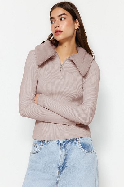 Trendyol Collection Pulover din tricot pudrat cu gât polo - cu detaliu din blană artificială, TWOAW24KZ00204