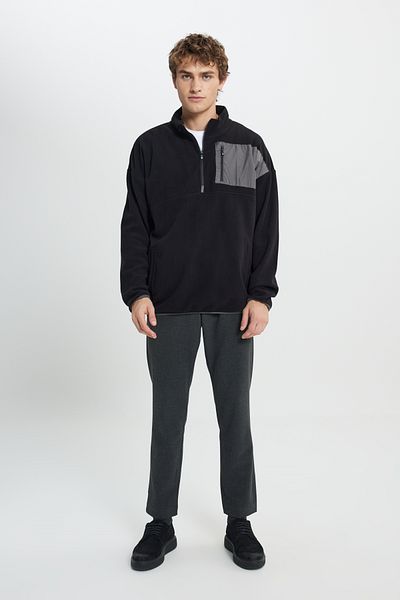 AC&Co / Altınyıldız Classics Schwarzes, übergroßes, locker geschnittenes, kältebeständiges Fleece-Sweatshirt mit Bato-Kragen und detaillierter Reißverschlusstasche für Herren