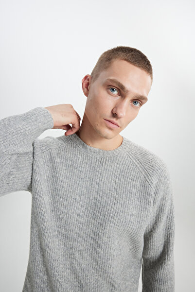 ALTINYILDIZ CLASSICS Grauer Herren-Strickpullover aus Melange-Wolle mit normaler Passform und Rundhalsausschnitt