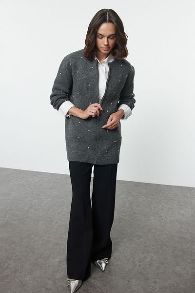 Trendyol Modest Grauer Strick-Cardigan mit Steindetails und Reißverschluss – TCTAW25TH00021