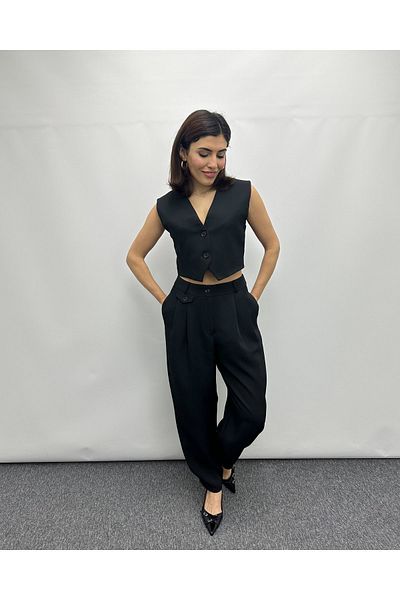DEQ FASHION Black Pleated Buttoned Baggy Trousers