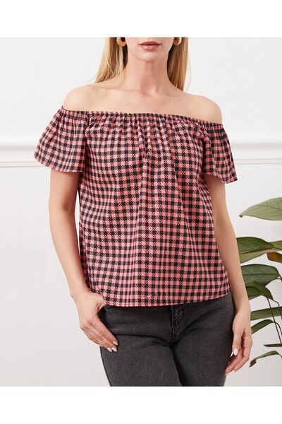 Butik Kayık Yaka Kare Desenli Bluz