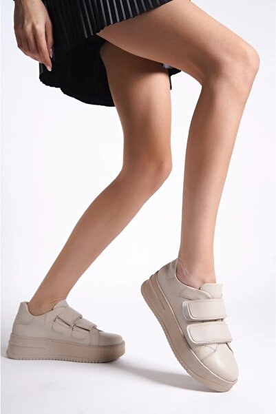 Scarpebutik حذاء رياضي بكعب مخفي ونعل سميك وشريط فيلكرو مزدوج