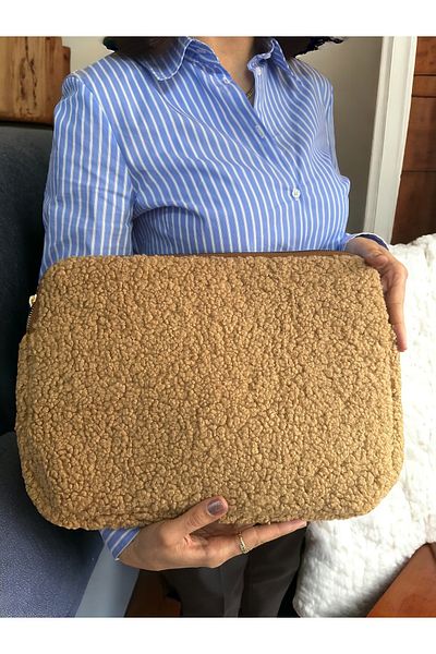 PLUSH STUDIO TeddyChic 13.3 بوصة PlushGuard - غطاء وحقيبة كمبيوتر محمول، مقاس 36 × 26 سم