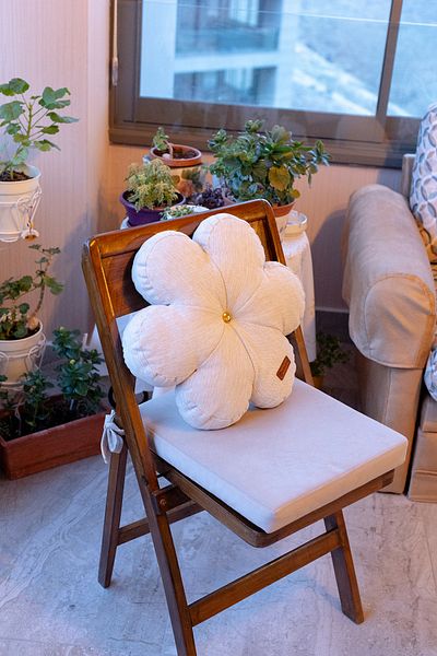 Rayda Home Decorative Linen Fabric Cream Color Inner Filled Gold Button Detailed Daisy Throw Pillow 42*42 Cm