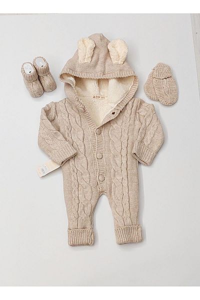 a baby Baby Jumpsuit Lamb Lined booties and gloves with hairpins
