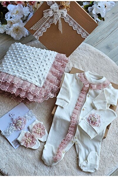 çiğdem kaya design Dantelli inci ve taşlı battaniyeli kız bebek Hastane çıkışı