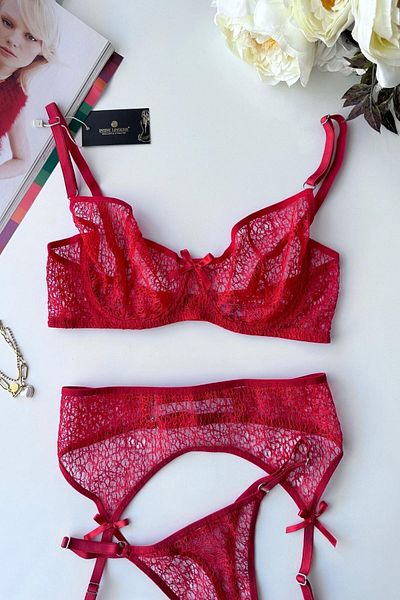 İntive Lingerie Costum cu jartieră roșie ajustabilă cu sârmă transparentă Larisa (Intive Limited)