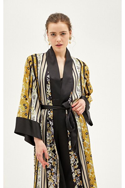 Pilea طقم ثوب صباحي من الساتان أميليا