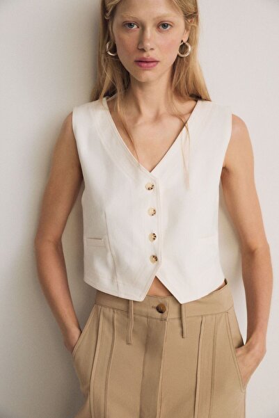 Pilea Ecru Color V-neck Body-fitting Crop Vest with Piping Closed Front Pocket and Button Front Cotton Fabric