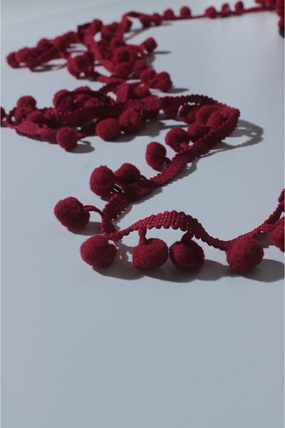 ÖZPAŞ TEKSTİL VE AKSESUAR 5 Meters Claret Red Pompom Strip
