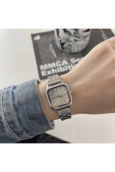 LOOQ Retro Kordon Kadın Kol Saati