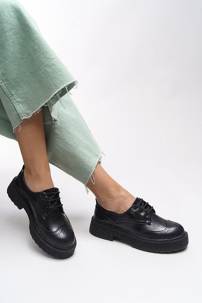 Riccon Damen-Loafer aus schwarzem Lackleder – Matte Schnürung