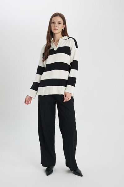 DeFacto Gestreifte Strickpullover-Tunika mit normaler Passform und Polokragen B8370ax24sp