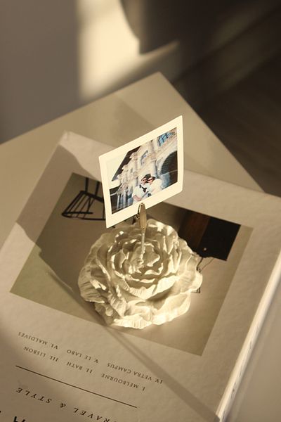 The Craft Thor Concrete Peony Note and Photo Holder