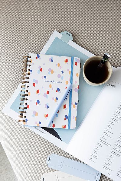 PAPERORA Blocnotes cu spirală cu rigle A5 - picătură albă cu dur și elastic
