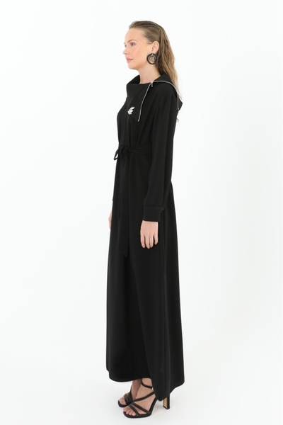 Puane Yaka Fermuarlı ve Aksesuarlı Uzun Elbise