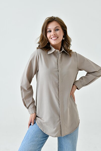 enmodaiçgiyim Sötétbézs Basic hosszú női ing – kényelmes szabású, bő, zsebek nélkül, tömör, mindennapi és irodai kombinációkhoz