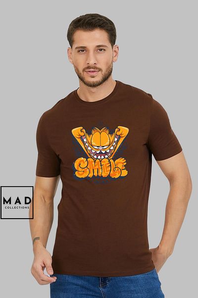 MAD COLLECTİON Унисекс тениска с къс ръкав и овъглено деколте с щампа GARFIELD SMILE от MAD COLLECTION